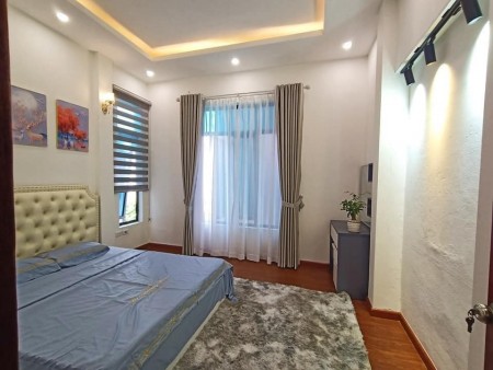 Bán nhà view hồ Linh Đàm giá bán 3,2 tỷ 30m ô tô tránh, mặt tiền rộng, giá chốt linh động