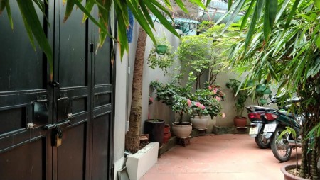 Bán nhà mặt ngõ Đường Giáp Bát. Diện tích 78m2. 4 Tầng. Mặt tiền 7m. Giá 5.9 Tỷ.