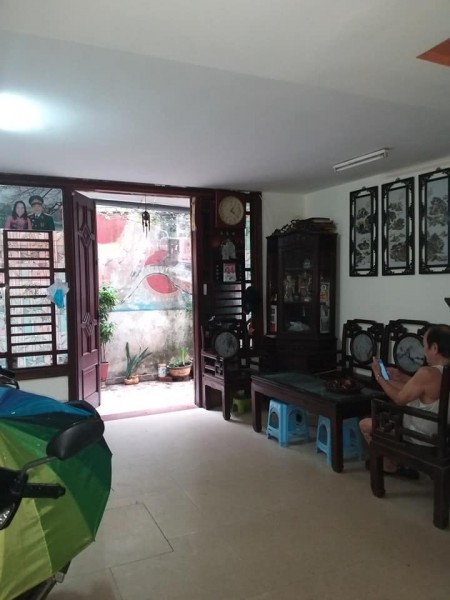 Bán gấp nhà nguyên căn phường Long Biên giá nhỉnh 2 tỷ ô tô gần phố dễ mua