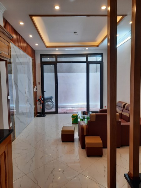 Bán nhà ngõ phố 8-3, thông Hòa Bình 7, dtsd 35m2, full 5 tầng, ngõ thẳng, giá 3.45 tỷ