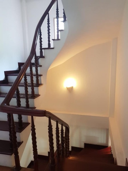 Nhà xây 5 tầng, diện tích sử dụng 56m2, Phạm Văn Đồng, view thoáng, ở ngay, tặng nội thất