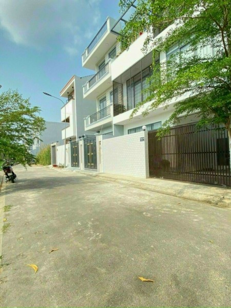 Bán nhà nguyên căn chính chủ khu dân trí cao, hẻm xe hơi, có gara để xe riêng, giá 4,8 tỷ dt 84m²