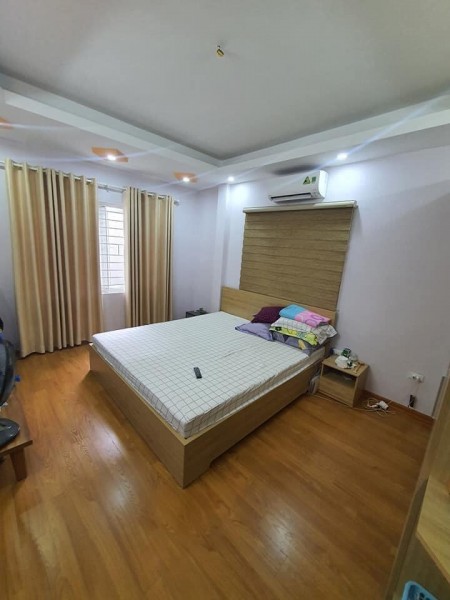 Bán gấp nhà Cầu Giấy, rất đẹp, diện tích sử dụng 64m2, 5 tầng, giá chỉ 5.85 tỷ, sổ đỏ