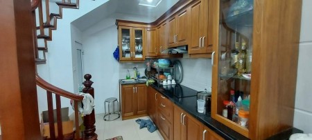 Bán nhà Quận Cầu Giấy, ô tô đỗ hông nhà ngõ siêu rộng, nhà 5 tầng, giá bán 3.4 tỷ, lhcc