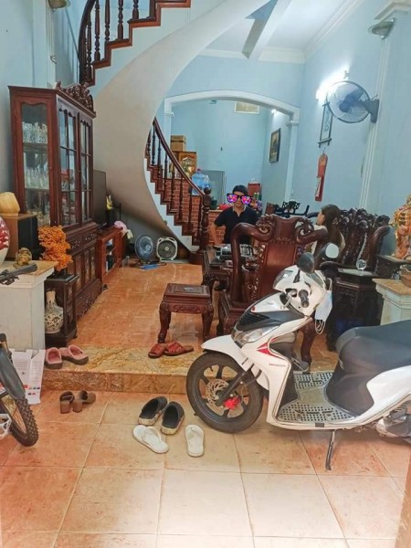 Bán nhà Giải Phóng view gần hồ ngõ thoáng rộng. nhà dân xây tặng nội thất toàn gỗ lim