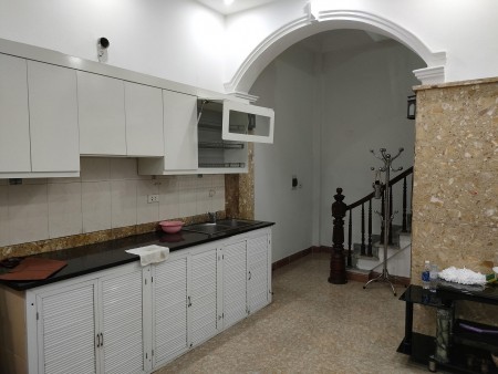 Nhà 4 tầng * DT 40m2 phố Nguyễn Ngọc Vũ mặt tiền 4m, nhỉnh 3 tỷ, có thương lượng