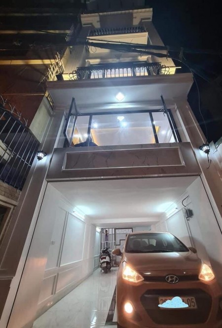 Bán nhà Nguyễn Văn Cừ,dt 51m2, mt 5m, 5 tầng, gara sầm uất kinh doanh đỉnh, giá 6.9 tỷ