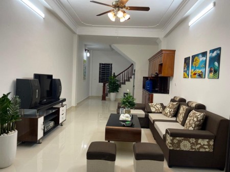 Bán nhà Lâm Du, dtsd 32m2, 3 tầng nhà đẹp 2 mặt thoáng, vào ở sướng, giá. chỉ 3 tỷ, lh 0977634118
