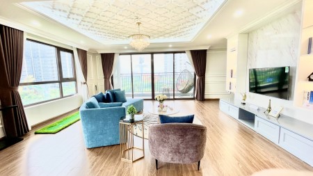 Bán căn hộ 3PN/168m2, Full đồ, Giá 5,6 tỷ, View Hồ Tây + Lotte Mall. Dự án Udic Westlake