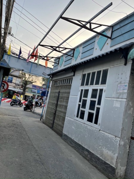 Bán nhà nguyên căn cấp 4 lô Nhì số 2279 đường Huỳnh Tấn Phát, Nhà Bè giá 2,7 tỷ