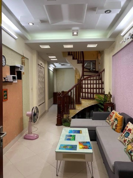 Cần gấp nhà tại Nguyễn Khang, Quận Cầu Giấy, diện tích 58m² đúc 5 tầng, giá 4.2 tỷ.