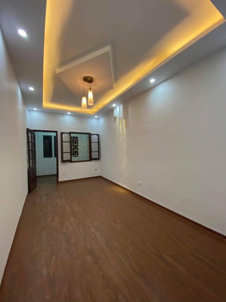 Bán nhà Cầu Giấy oto đỗ cửa, đẹp lung linh giá chỉ nhỉnh 4 tỷ, sổ đỏ vuông vắn đẹp như hoa hậu