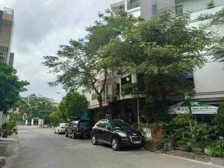 Bán nán tặng đất lô góc diện tích sử dụng 90m2 vỉa hè 2m, giá bán 11.5 tỷ, lh 0916259779