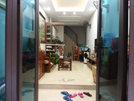 Bán nhà chùa Quỳnh gần phố kinh doanh về ở luôn diện tích sử dụng 36m2, giá 4 tỷ hơn