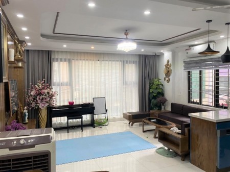 Bán nhà nguyên căn diện tích 80m2, mặt tiền 8m, lô góc 3 tầng đẹp Dịch Vọng, Quận Cầu Giấy