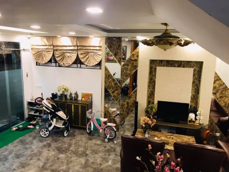 Nhà đẹp thiết kế thoáng lô góc ở luôn Nguyễn Khang diện tích sử dụng 50m2 giá bán 6 tỷ