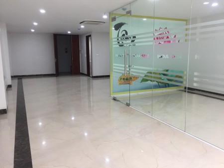 Chính chủ cho thuê văn phòng 120m ngã tư Nguyễn Ngọc Nại - Vương Thừa Vũ