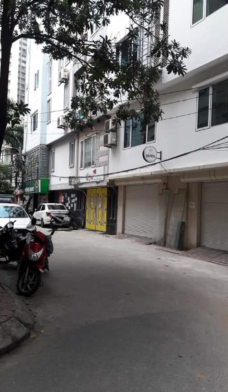 Bán nhà nguyên căn đẹp thoáng mát ô tô 4 chỗ đỗ cửa cách hồ 5m, giá tốt, lh 0339302180