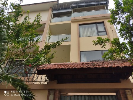 Cho thuê Biệt thự Lô góc khu Vườn Đào, DT 270m2 x4 tầng có sân vườn, thang máy