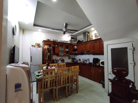 Bán nhà đường Hoàng Quốc Việt, Cầu Giấy diện tích 43m2, 3.65 tỷ, ngõ nông, ở ngay