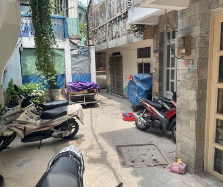 Bán nhà nguyên căn hẻm 82 Đinh Tiên Hoàng, Bình Thạnh, giá rẻ diện tích 20m2, 1T 2L, 2 PN