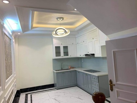 Nhà nguyên căn trung tâm Long Biên, kinh doanh sầm uất dtsd 60m2, 5 tầng, giá 5.6 tỷ