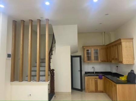 Bán nhà nguyên căn phố Đội Cấn dtsd 30m2 đúc 5 tầng, ngõ thông ở luôn giá bán 3.4 tỷ