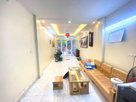 Không có nhà thứ 2! Bán nhà Nguyễn Văn Cừ, Long Biên, diện tích 32m2, 5 tầng, giá 2 tỷ.