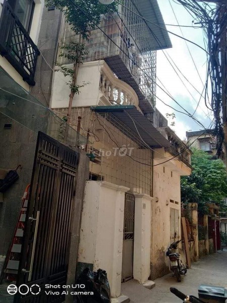 Gia đình cần bán nhanh nhà 2.5 tầng diện tích sử dụng 30m2 giá bán 2.6 tỷ sổ sẵn chính chủ
