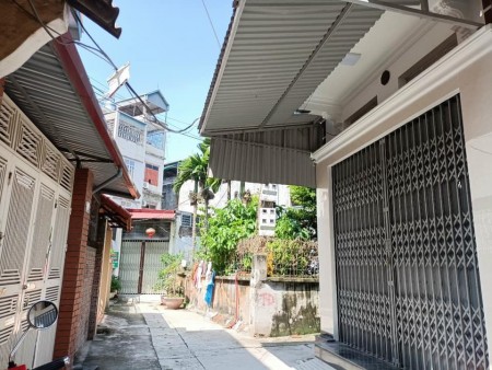 Bán nhà nguyên căn siêu phẩm Tây Hồ không có căn thứ 2, sân riêng rộng 17m2, đúc kiên cố