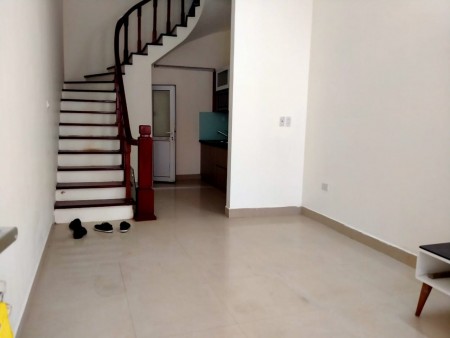 Nhà riêng Thanh Xuân sát ô tô tránh, ở ngay 5 tầng diện tích sử dụng 32m2 giá 3.55 tỷ