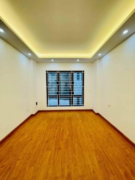 Bán nhà mới xây siêu đẹp phố Giáp Bát, Hoàng Mai, diện tích 35m2, 5 tầng, ô tô đỗ cửa