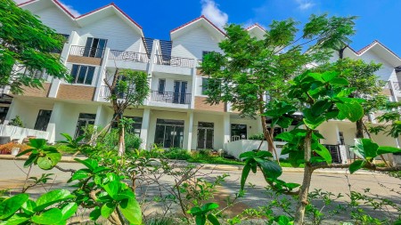 Bán nhà nguyên căn 3 tầng đúc hướng Nam 2 mặt tiền khu B Royal Park, giá tốt thương lượng