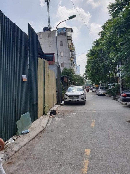 Bán gấp mảnh đất phố Giang Văn Minh, diện tích 209m2, mặt tiền 9.3m, giá tốt đầu tư