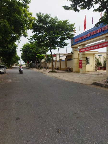 Cần tiền tôi bán nhanh lô đất DT: 92.5m2, đường rộng 15,5m gần bể bơi huyện Tiên Lữ, Hưng Yên