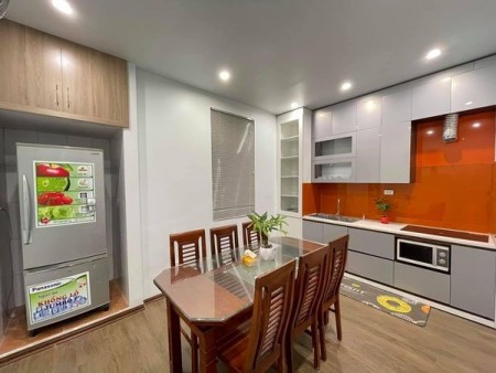 Chính chủ bán nhà nguyên căn Khương Đình, diện tích rộng ngõ lớn, xe ra vào tránh nhau thoải mái