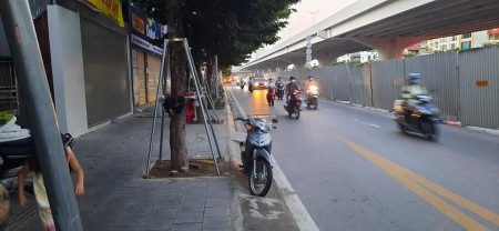 Bán nhà mặt phố Phạm Văn Đồng, 95m x 4 tầng mặt tiền rộn vị trí sầm uất, kinh doanh mọi ngành nghề.