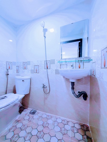 Nhà nguyên căn giá rẻ Quận Gò Vấp, có sân vườn, giảm 300 triệu sổ chính chủ, công chứng ngay