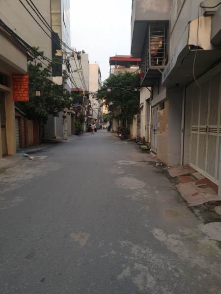 Bán nhà hàng xóm Metro Tam Trinh, Hoàng Mai, ô tô đỗ cửa liên hệ 0975171911