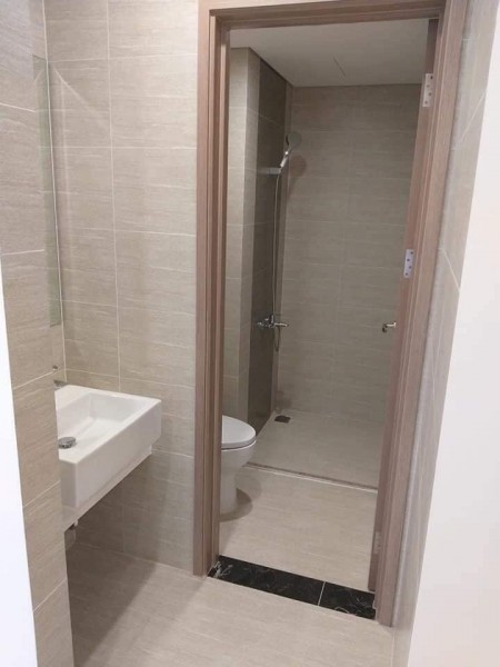 Chuyển nhượng căn góc 3 phòng ngủ, 2 wc giá bán 2.3 tỷ, đã có sổ đỏ chung cư Vinhomes Ocean Park