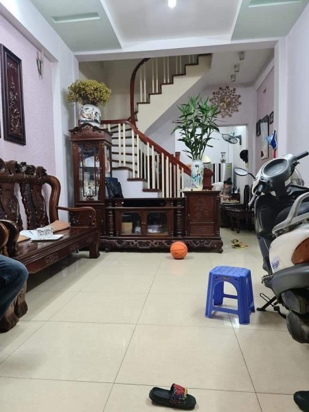 Bán nhà đường Phạm Văn Đồng, Cổ Nhuế. Về ở ngay, ô tô đỗ cửa, DT 41m2, 5 tầng, gián 4.2 tỷ