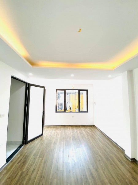 Bán nhà Tứ Liên diện tích 37m2, nhà mới thiết kế hiện đại, giá 3.9 tỷ liên hệ 0903281228