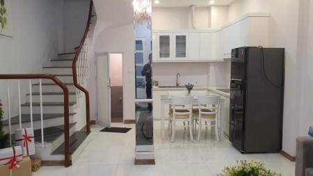 Bán nhà Trung Liệt Đống Đa ba bước ra phố 20m2, 4.5 tầng, mặt tiền 3m, liên hệ 0386888707