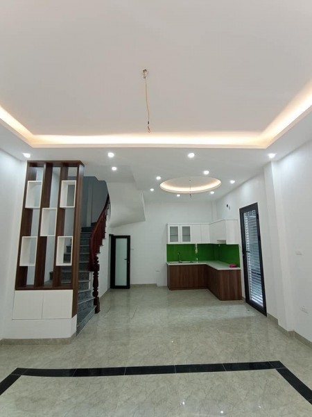 Bán nhà nguyên căn lô góc 5m ra phố, còn mới koong, diện tích 35m2 phố Yên Sở, giá 2.5 tỷ