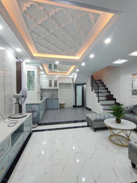 Lung linh như một một bà hoàng; Nhà Tây Sơn 39mx5T MT4.6 4.9 tỷ, full nội thất VIP
