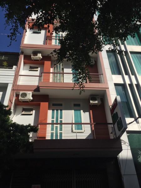 Bán nhà nguyên căn ngay trung tâm thành phố gần quảng trường 10/3, liên hệ 0967571788