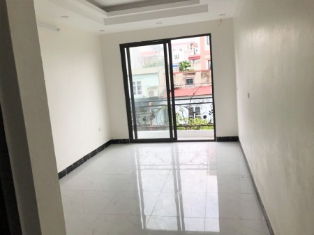 Bán nhà mới nguyên căn chỉ 2,4 tỷ thương lượng nhà 4 tầng, 3 phòng ngủ Dương Nội