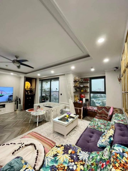 Mặt Phố mặt hồ Tây, Trích Sài 151m x 4 tầng, MT 12m, giá 63 tỷ.
