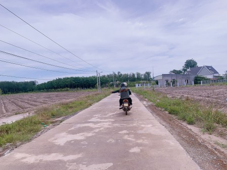 Nhà ngoại tôi bán miếng đất diện tích 625m2, giá chỉ hơn 1tr/m2 sau KCN Minh Hưng Hàn Quốc