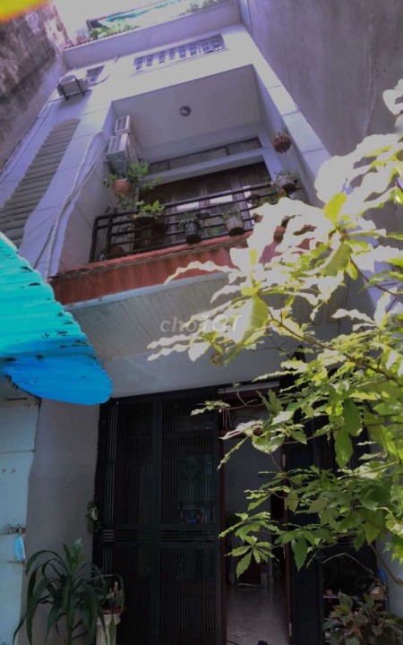 Cần bán nhà 59m2 x 4 tầng, xe ô tô đỗ cổng, đường Hoàng Văn Thái, Thanh Xuân, Hà Nội